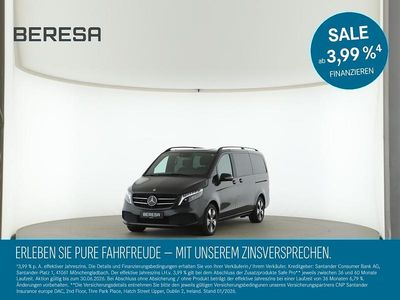Grau Gebraucht 2024 Mercedes V300 Avantgarde Van / Kleinbus | 58.225 € (Fairer Preis)