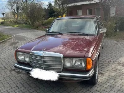 Gebraucht Mercedes 240 72 PS (52 kW) 1983 Rot Limousine