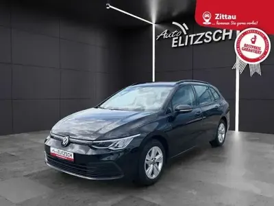 Gebraucht VW Golf VIII Life 150 PS (110 kW) 2022 Deep black perleffekt Kombi
