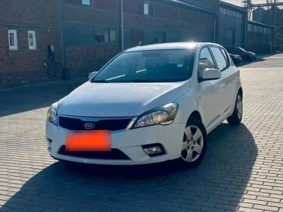 Gebraucht Kia Ceed 90 PS (66 kW) 2010 Weiß Kleinwagen