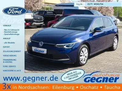 Używany VW Golf VIII Style 131 KM (96 kW) 2020 Niebieski Sedan/Limuzyna