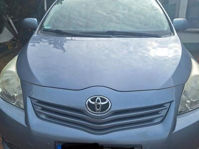Second-hand Toyota Verso 126 CP (92 kW) 2011 Albastru Monovolum