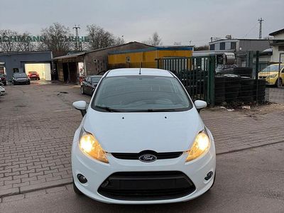 Gebraucht Ford Fiesta 82 PS (60 kW) 2011 Weiß Kleinwagen