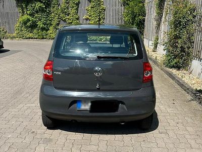 Gebraucht VW Fox 55 PS (40 kW) 2008 Grau Kleinwagen
