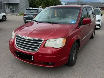 Używany Chrysler Town & Country Limited 257 KM (189 kW) 2010 Czerwony Minivan