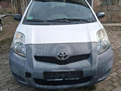 Gebraucht Toyota Yaris 70 PS (51 kW) 2010 Weiß Kleinwagen