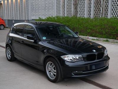 Gebraucht BMW 116 122 PS (89 kW) 2010 Schwarz Kleinwagen