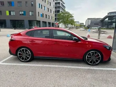 Gebraucht Hyundai i30 275 PS (202 kW) 2019 Rot Limousine