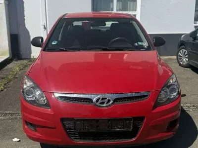 Gebraucht Hyundai i30 Classic 90 PS (66 kW) 2009 Rot Limousine