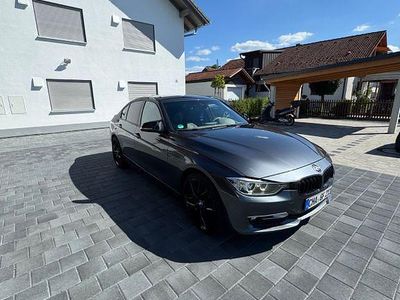 Gebraucht BMW 320 184 PS (135 kW) 2012 Grau Limousine
