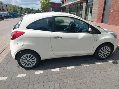 Gebraucht Ford Ka Titanium 69 PS (50 kW) 2012 Weiß Kleinwagen