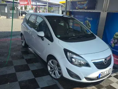 Gebraucht Opel Meriva Color Edition 140 PS (102 kW) 2012 Weiß Van / Kleinbus