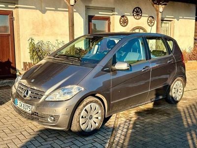 Grau Gebraucht 2012 Mercedes A180 Elegance Limousine | 6.888 € (Superpreis)