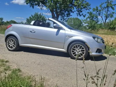 Gebraucht Opel Tigra 125 PS (91 kW) 2025 Silber Cabrio