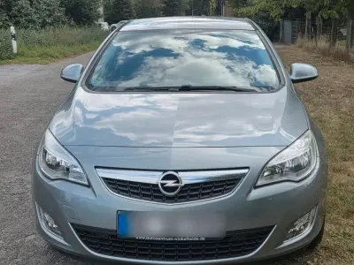 Gebraucht Opel Astra 110 PS (80 kW) 2011 Grau Limousine