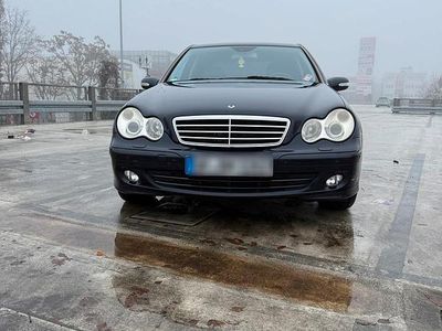 Blau Gebraucht 2004 Mercedes C220 Limousine | 6.700 €