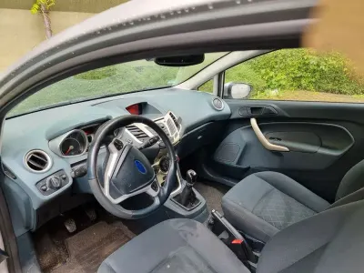Gebraucht Ford Fiesta Ambiente 82 PS (60 kW) 2008 Silber Kleinwagen