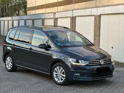Gebraucht VW Touran Comfortline 150 PS (110 kW) 2018 Grau Van / Kleinbus