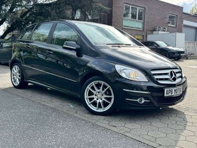 gebraucht Mercedes B180 AUT. SPORTPAKET NAVI GRA PDC PARK-ASSIST