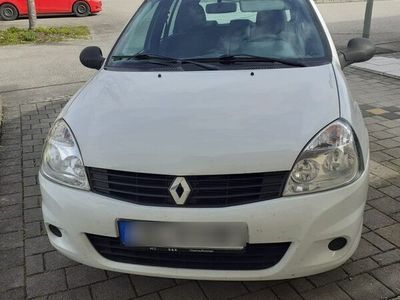 gebraucht Renault Clio  weiß, 4-türig, Klima, 8-fach bereift