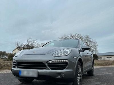 Grau Gebraucht 2013 Porsche Cayenne SUV | 16.299 € (Teuer)