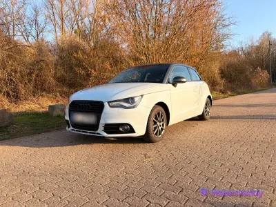 Używany Audi A1 Attraction 122 KM (89 kW) 2011 Niebieski Hatchback