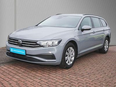 Gebraucht VW Passat Basis 122 PS (89 kW) 2022 Grau Kombi