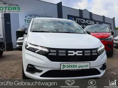 Gebraucht Dacia Sandero Essentiel 67 PS (49 kW) 2025 Weiß Limousine