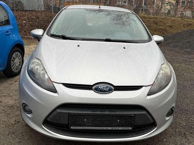 Gebraucht Ford Fiesta 82 PS (60 kW) 2010 Polarsilber metallic Kleinwagen