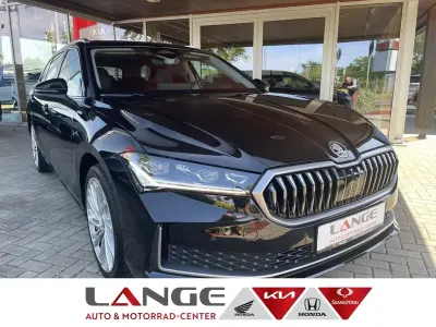 Gebraucht Skoda Superb LAURIN & KLEMENT 193 PS (141 kW) 2024 Ebony schwarz metallic Kombi