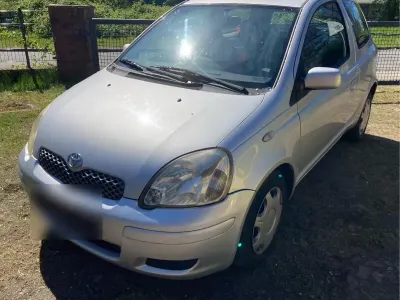 Brugt Toyota Yaris 87 HK (63 kW) 2005 Sølv Hatchback