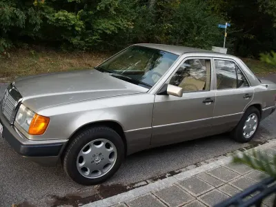 Gebraucht Mercedes 230 132 PS (97 kW) 1990 Silber Limousine