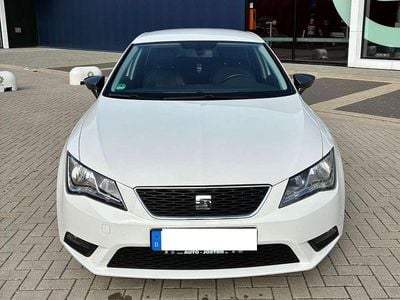 Weiß Gebraucht 2015 Seat Leon ST Kombi | 10.500 € (Fairer Preis)