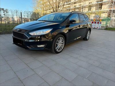 Gebraucht Ford Focus 120 PS (88 kW) 2016 Schwarz Kombi