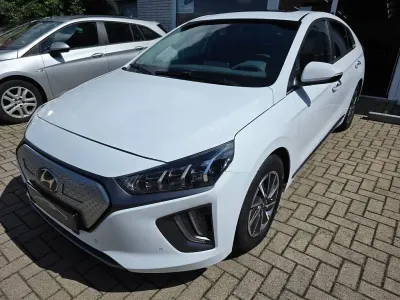Gebraucht Hyundai Ioniq Premium 100 kW (136 PS) 2021 Weiß Kleinwagen