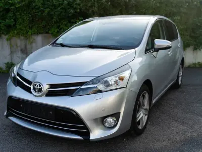 Gebraucht Toyota Verso Comfort 150 PS (110 kW) 2014 Silber Van / Kleinbus