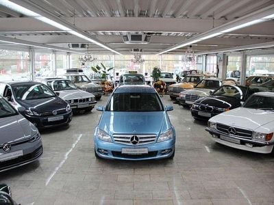 Gebraucht Mercedes C220 Avantgarde 170 PS (125 kW) 2011 Blau Kombi