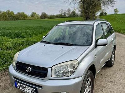 Usata Toyota RAV4 150 CV (110 kW) 2005 Argento SUV