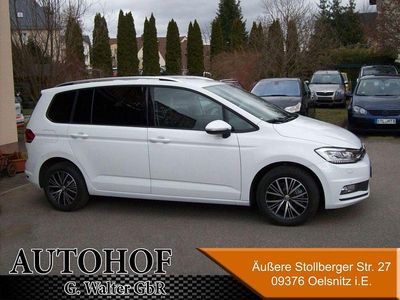 Weiß Gebraucht 2017 VW Touran Comfortline Van / Kleinbus | 15.999 € (Fairer Preis)