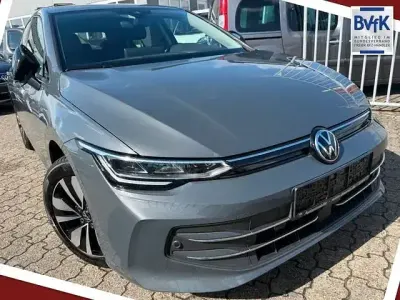 Używany VW Golf VIII Goal 116 KM (85 kW) 2025 Szary Sedan/Limuzyna