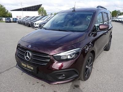 Gebraucht Mercedes T180 Progressive 116 PS (85 kW) 2024 Rot Van / Kleinbus
