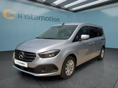 Gebraucht Mercedes T180 131 PS (96 kW) 2025 Silber Van / Kleinbus