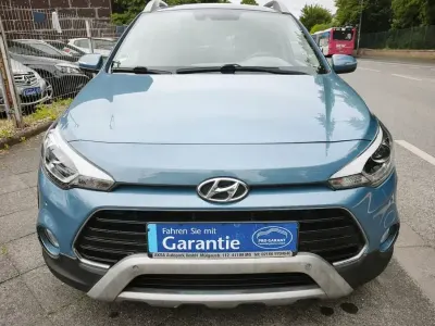 Gebraucht Hyundai i20 Trend 101 PS (74 kW) 2016 Blau Limousine