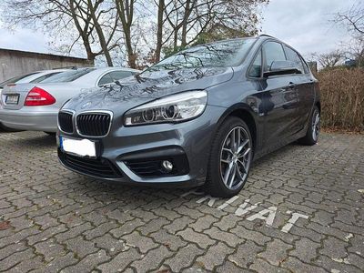 Grau Gebraucht 2017 BMW 220 Active Tourer Sport Line Van / Kleinbus | 15.200 € (Fairer Preis)