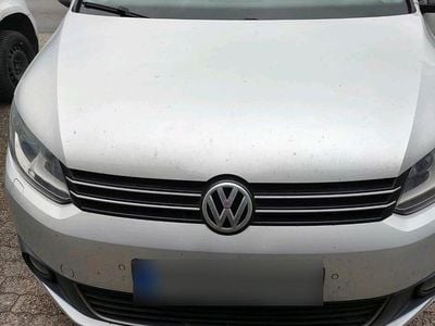 Second-hand VW Touran 140 CP (102 kW) 2014 Argintiu Monovolum
