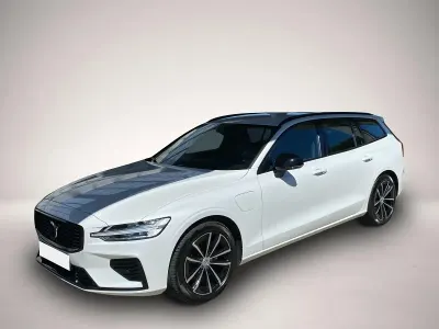 Gebraucht Volvo V60 Plus 455 PS (334 kW) 2023 Manufacturer Kombi