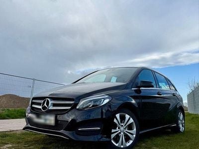 Gebraucht Mercedes B200 156 PS (114 kW) 2017 Schwarz Van / Kleinbus