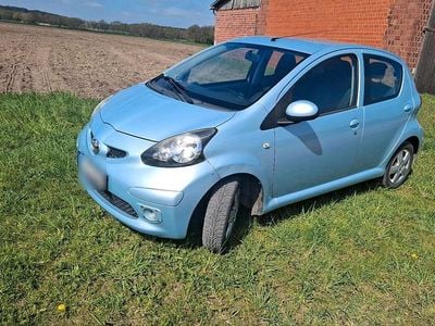 Usata Toyota Aygo 68 CV (50 kW) 2005 Andere farben Utilitaria