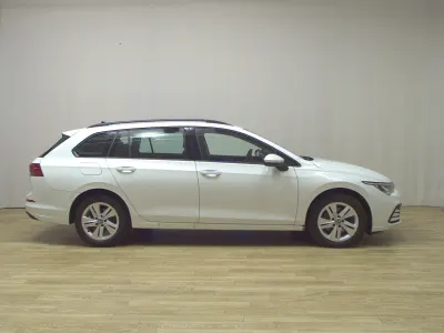 Używany VW Golf VIII Life 150 KM (110 kW) 2022 Biały Kombi