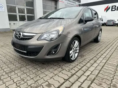 Gebraucht Opel Corsa Color Edition 101 PS (74 kW) 2014 Muskatgrau & graphitschwarz Kleinwagen